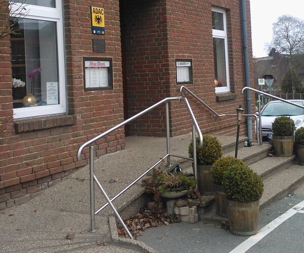Handlaufkonstruktion für den Treppenaufgang eines Restaurants