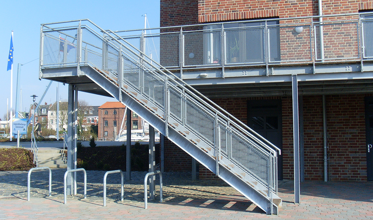 Konstruktion eines Treppenaufgangs inklusive Geländer